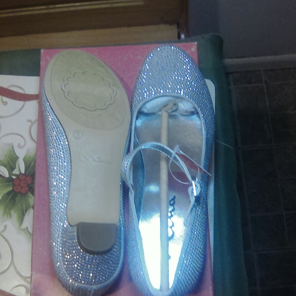 Shoes - Picture 3 of 4
